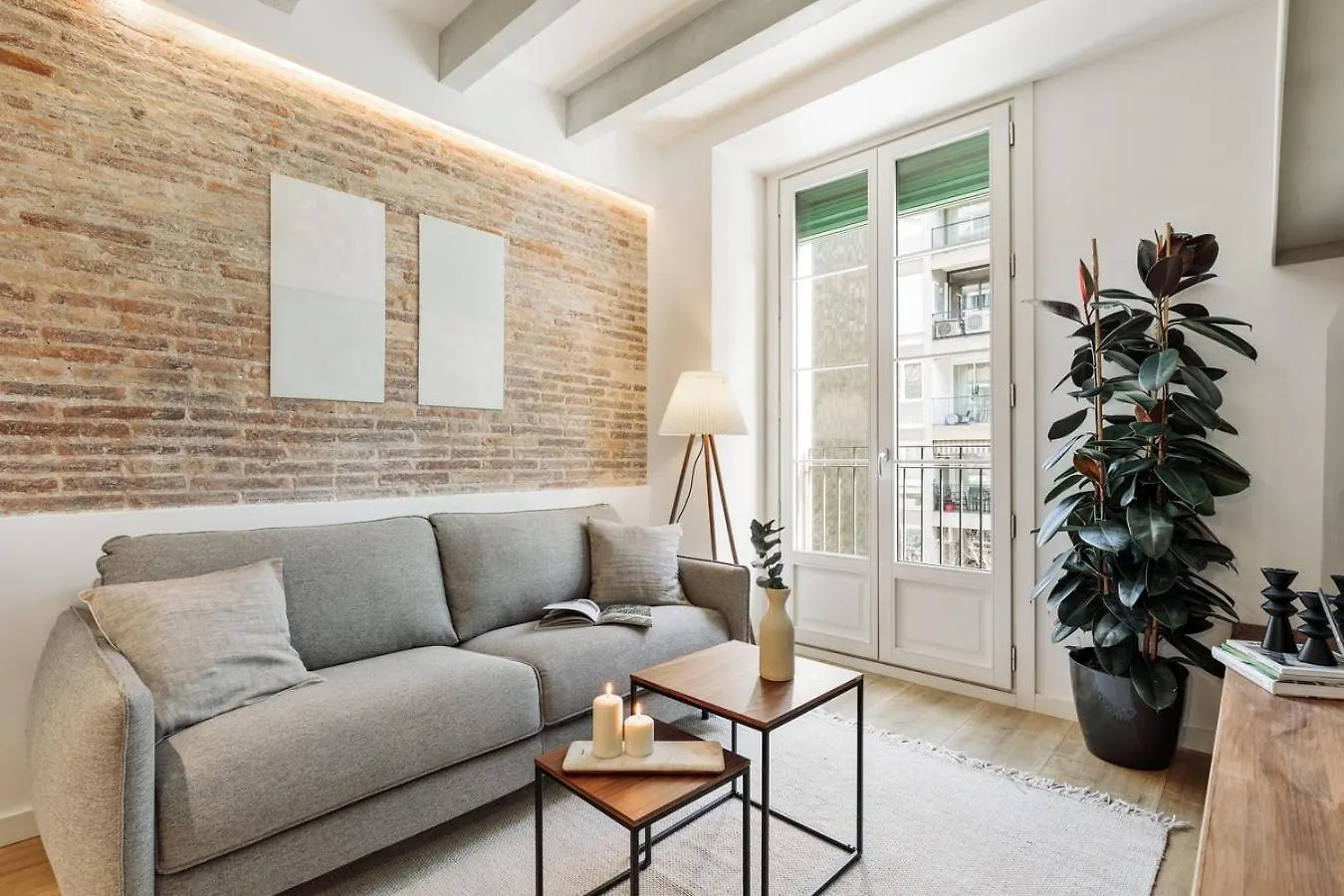 Ebre - 1 Bedroom And Balcony In Eixampre Esquerre Barcelona